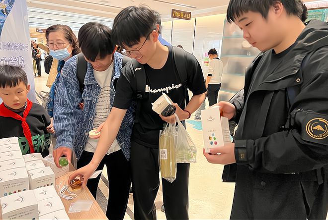 “琉璃盲盒”背后的淄博文创破圈路不朽情缘平台登录入口区势丨一只(图1)