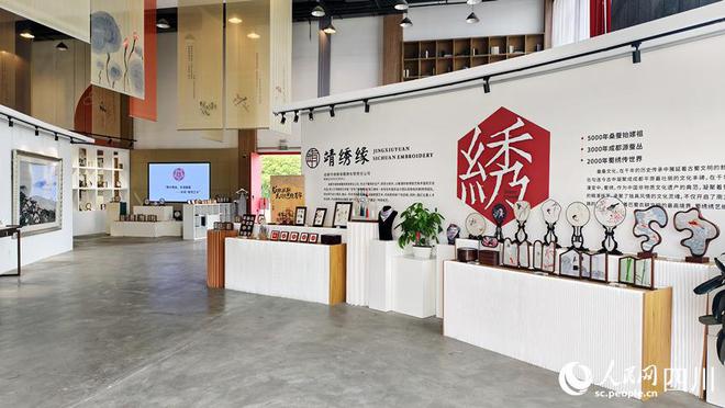 富经 ｜ 一针一线“串起”传统与现代mg不朽情缘游戏网站登录非遗里的致(图2)